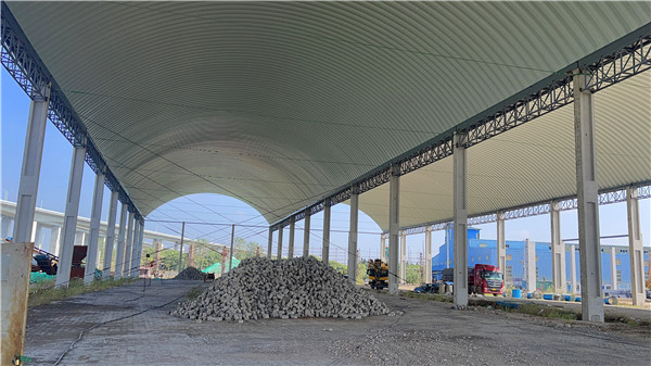 杰達鋼構拱形屋面施工工期優勢解析杰達鋼構拱形屋面施工現場