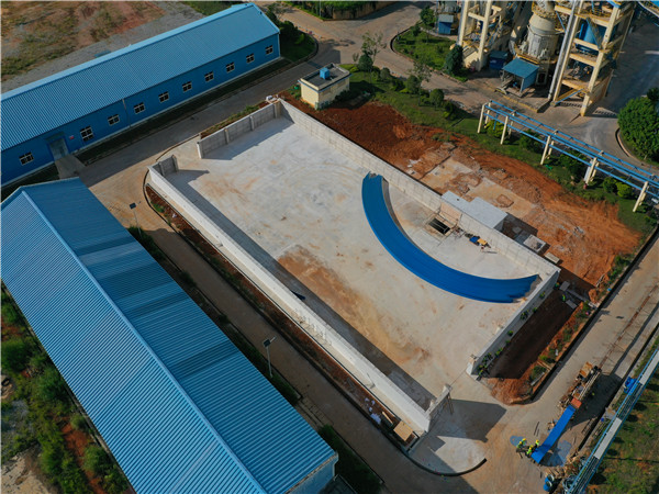 水泥場生產料棚拱形屋頂工程案例分享水泥場拱形屋頂施工現場圖2