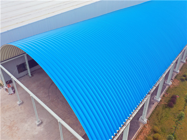 重慶某光伏公司出料車間拱形屋頂工程案例解析采光帶設(shè)計細節(jié)